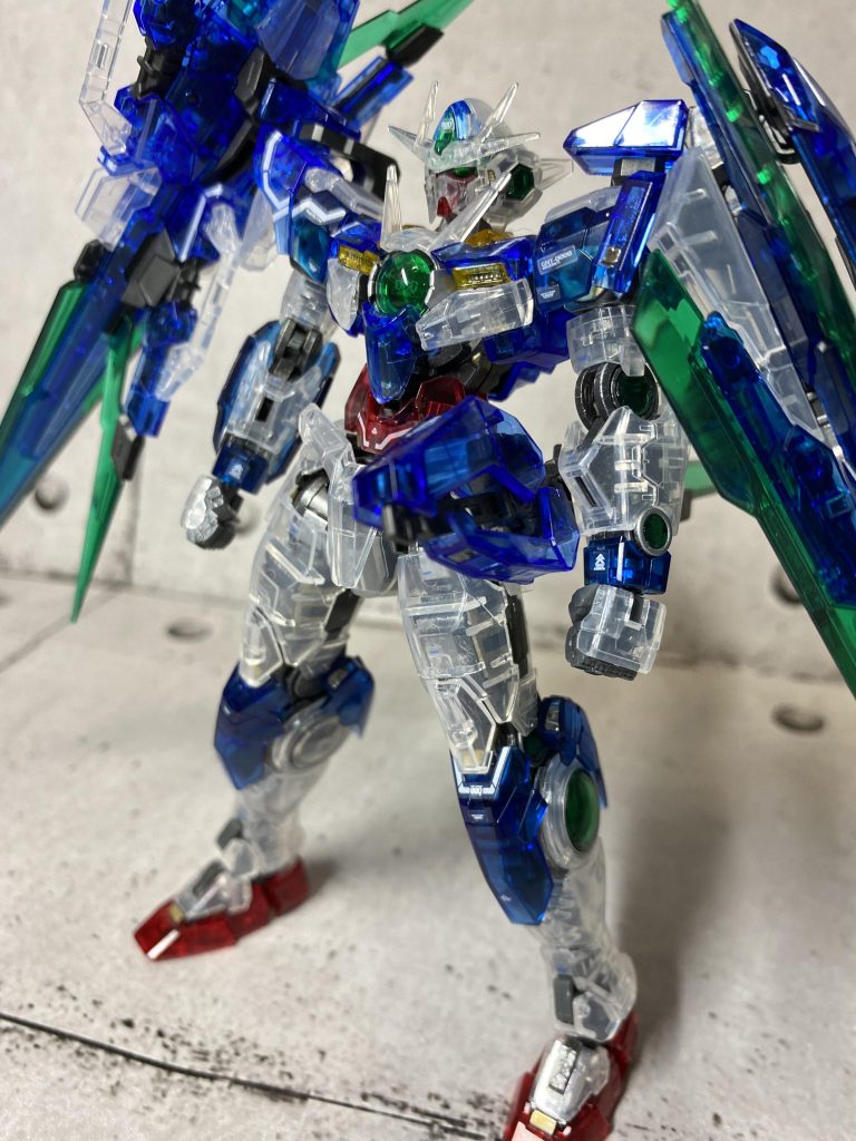 よ〜く見れば内部フレーム透けて見えるかな……

特に細かく改造してないからここからは大型武器のアピールショット！