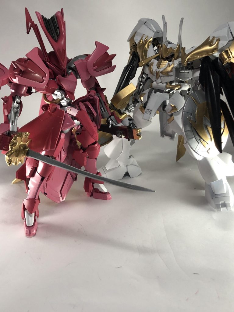 前回作ったケンプファーマジェスティと並べるとこんな感じです。
まぁ上手くヴァルキュリアフレーム同士で対にできたかなぁと。