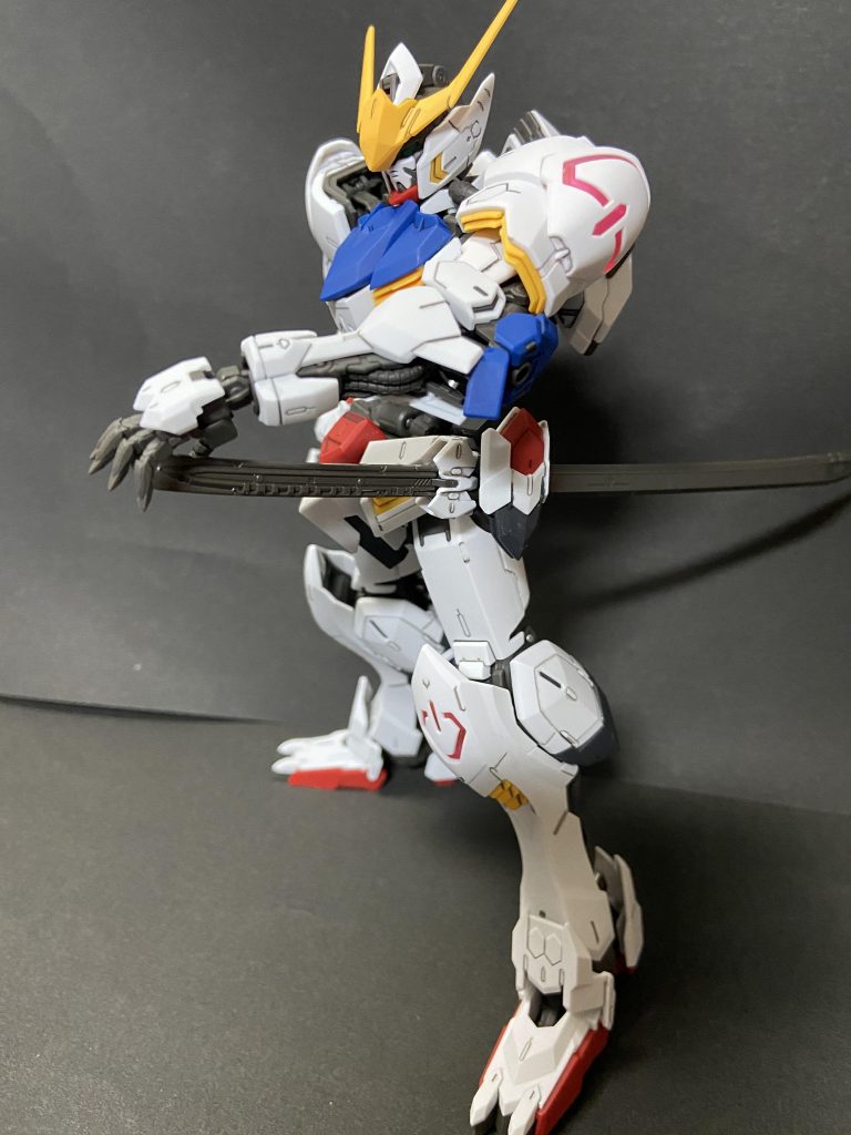 この柄尻に手をかけるポーズもやりたかった