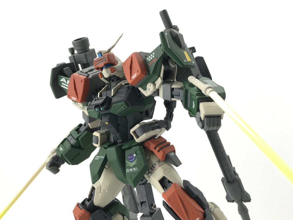 ビームサーベルもシャイニングブレイクから流用してます
あまりバスターダガーのビームサーベルが使用された資料はありませんがこうしてみるとなかなか格好いいですな