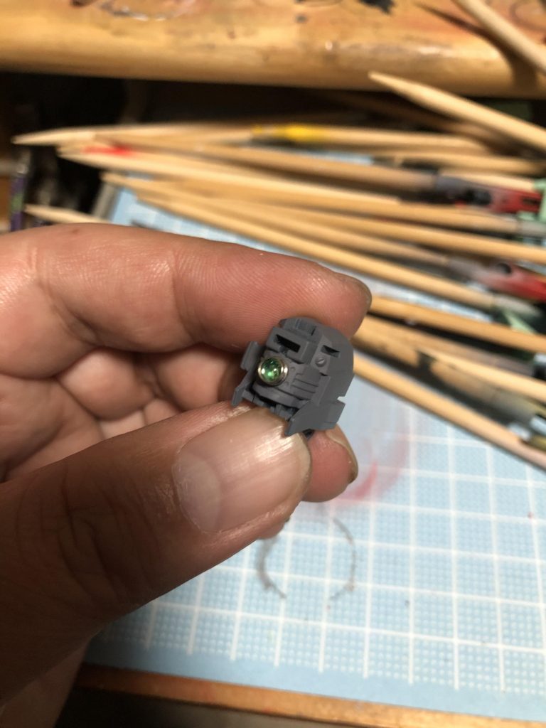 メインカメラは、3mmのメタルパーツとレンズに交換