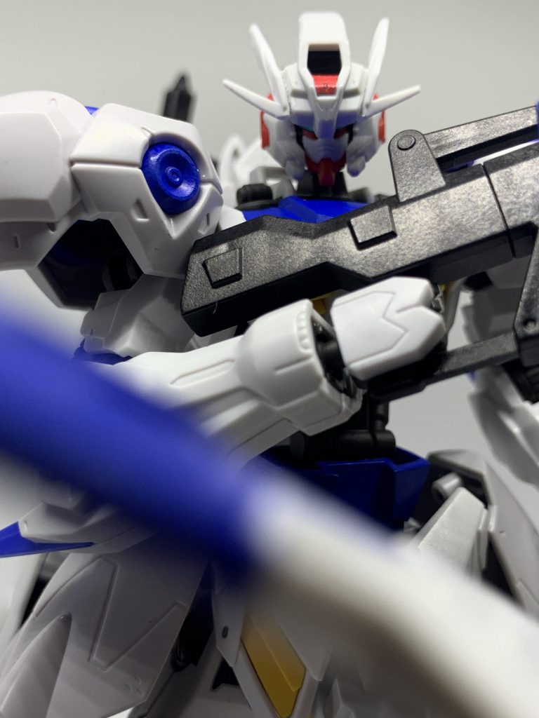 ちょっとカッコよくポージング
ちなみにテールは腰にドリルで穴を空けて付けていますのでリード線があればいくらでも伸ばせます