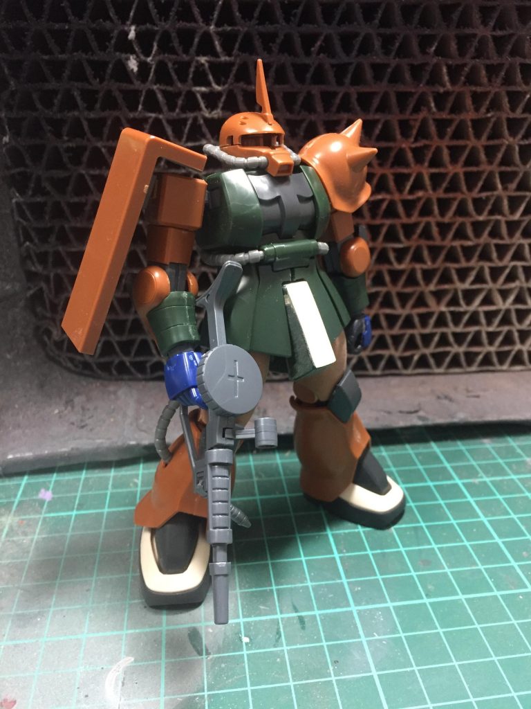 レシピは先にも述べたように
・HGUC ザクⅡFS型/ベース
・HGUC ザクⅠ /手首 シュツルムファウスト
・HGUC ザクⅡf2型/足首,グレネード
・FG ザクⅡ量産型/ バックパック
・腰間接 ボルアムBJ(中)
となります︎💪('ω'💪)
これが簡単惰眠流ザクⅡカスタマイズ…