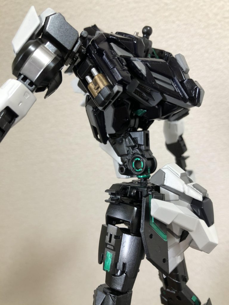 アルミメッシュや金属パーツも今回使用してみました。