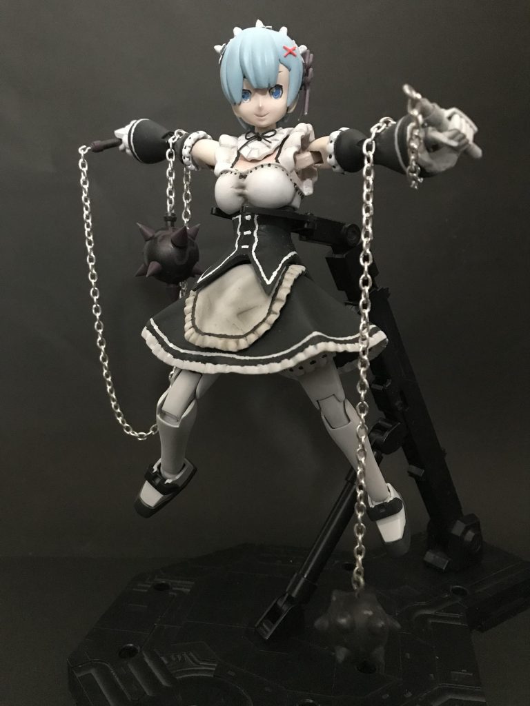 本当なら鬼化も作りたかったのですが顔パーツが1個しかないし、別表情の笑顔や口を開けた表情も欲しかった。
表情を変えたら化けるかも。
モーニングスターとガンダムハンマーの二刀流。