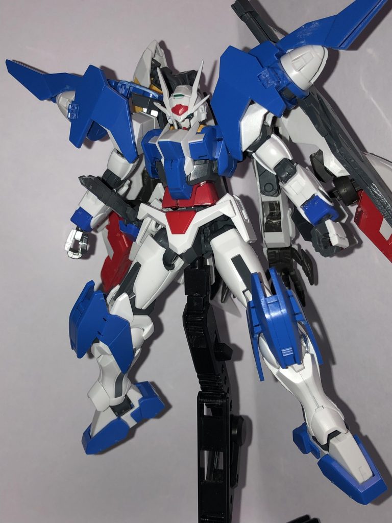 素体のビルドOOガンダム typeL.A.のフロント。とりあえず素体の方は、
胴体はダブルオーダイバー
頭・肩・足先・太陽炉はダブルオースカイ
腕・腰から脚にかけてはダブルオーガンダムとなっております。