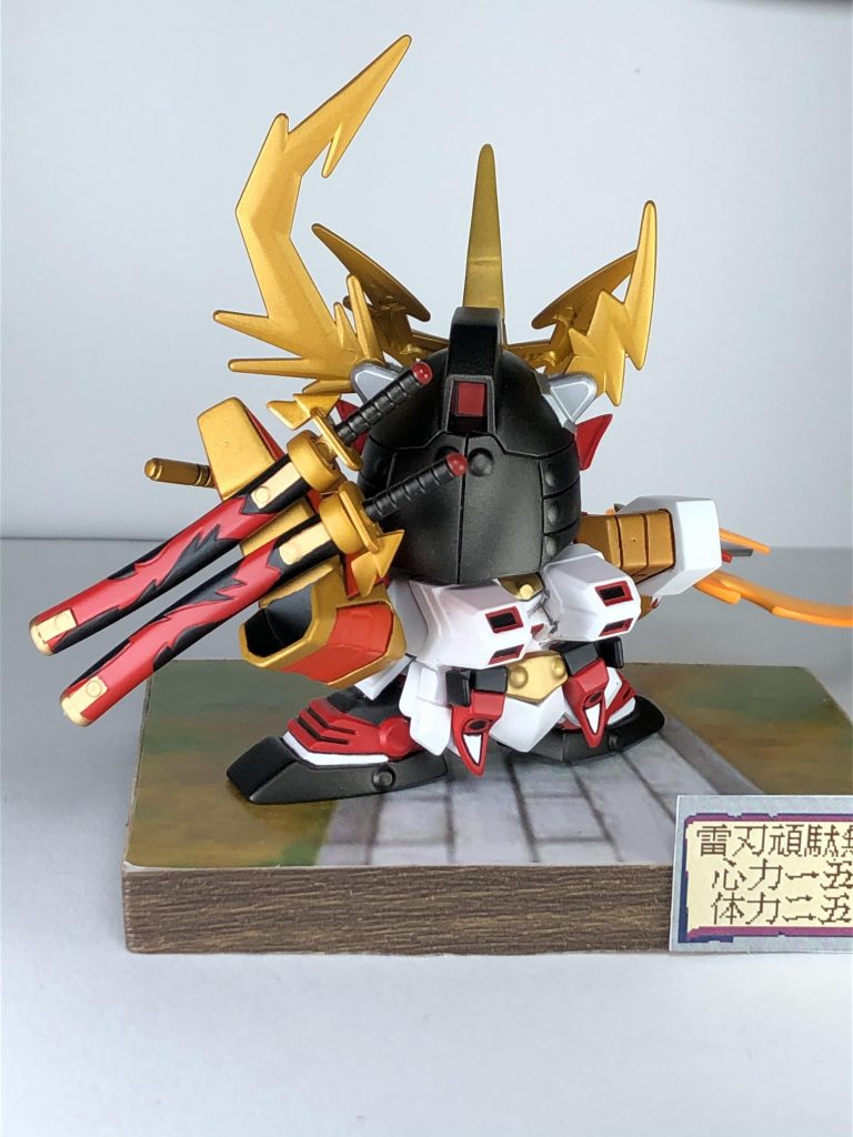 うしろ。塗り分け大変…