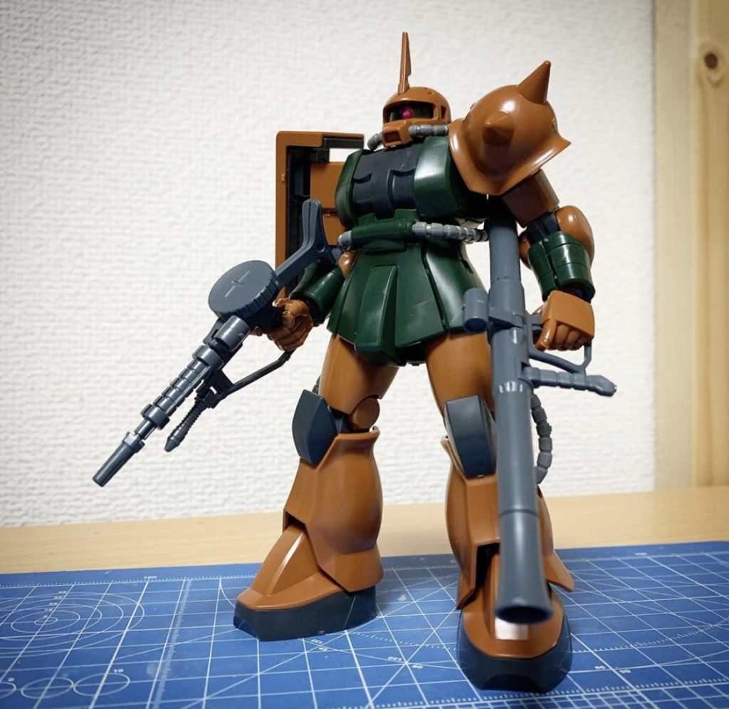 モノアイをクリアパーツに変更。