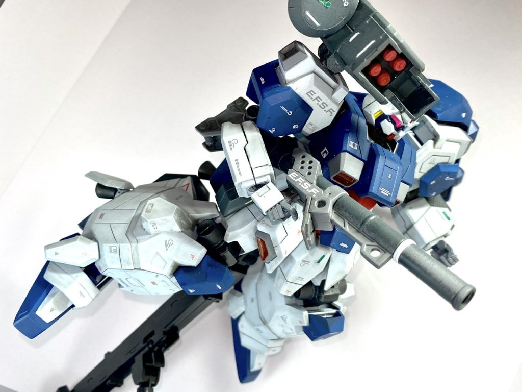 対NT戦もバッチリ。散弾バズーカとミサイルを織り交ぜた飽和攻撃で牽制を仕掛けるグスタフ・カール。