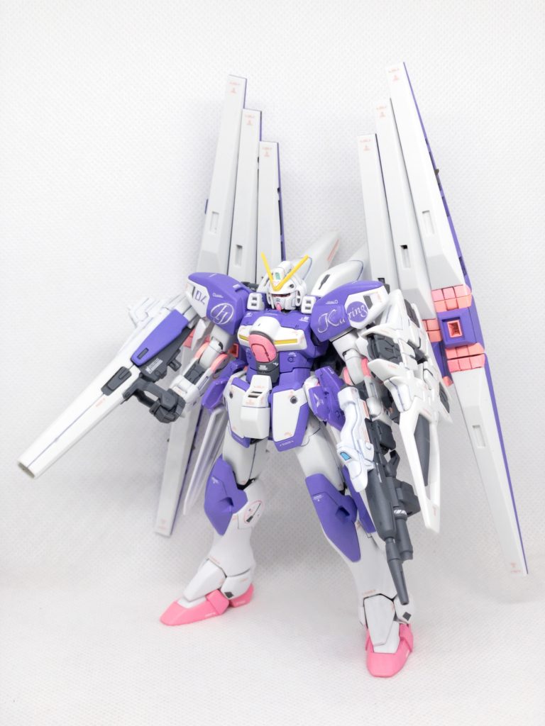 機体カラーは宮本佳林さんのメンバーカラーであるパープルをベースとしマーキングやアクセントとしてピンクを使用。
ピンク色は過去に声優を務めたコピンクのカラーをイメージしました。