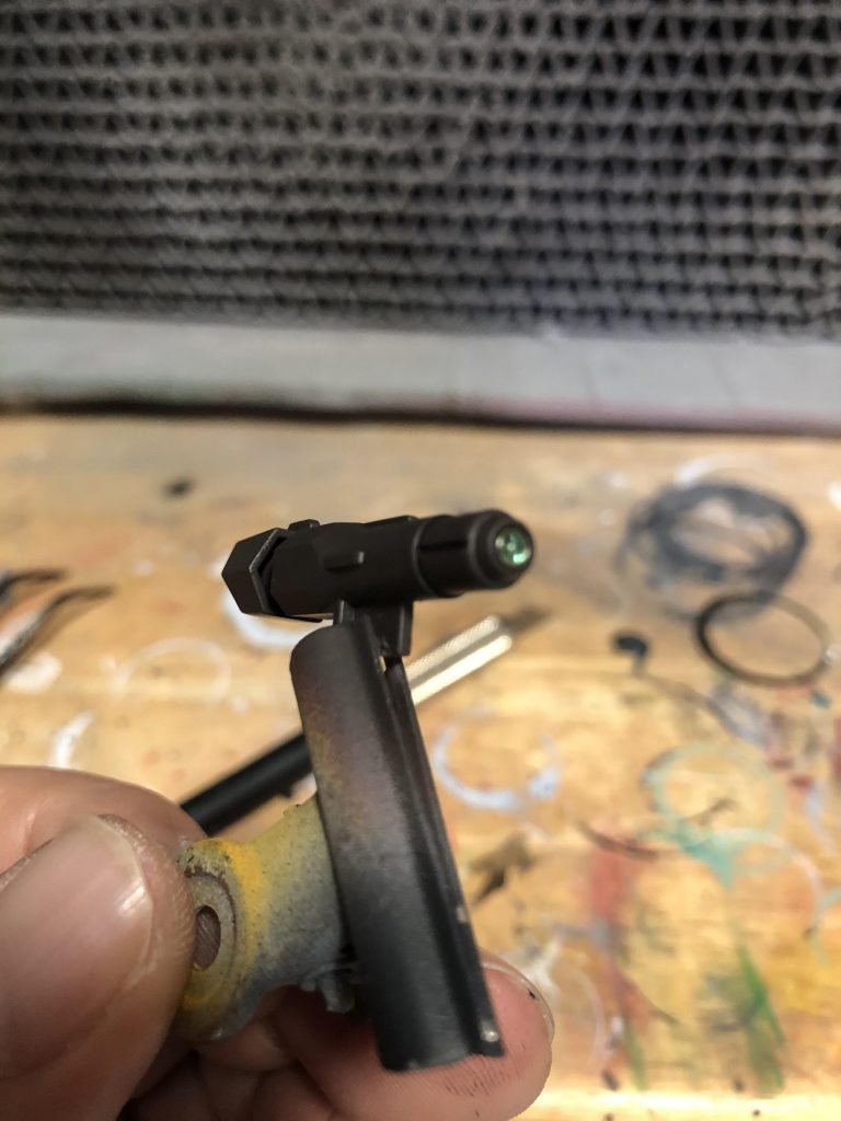 スコープには、グリーンレンズを埋め込んでます。