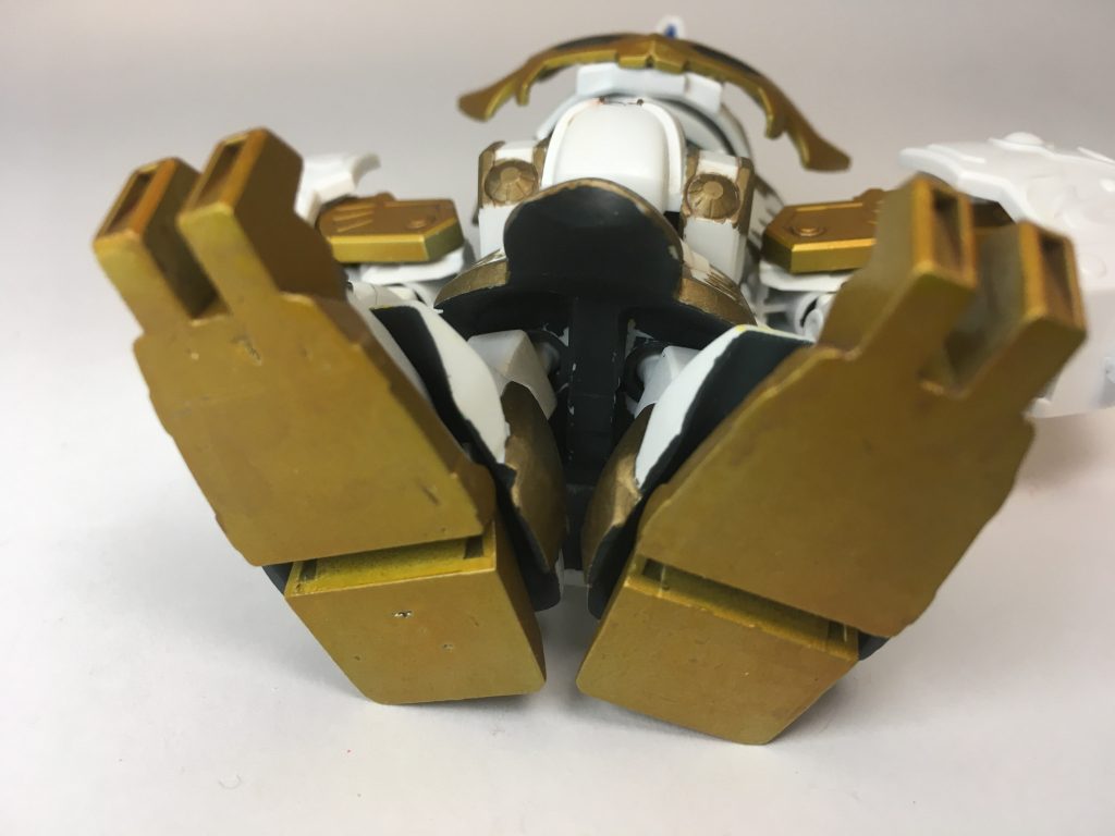 腰、脚、足に100均で買った、
釣り用の重りを潰しながら貼り付け、
ポリパテで埋めてます
なので、下半身がそこそこ重い