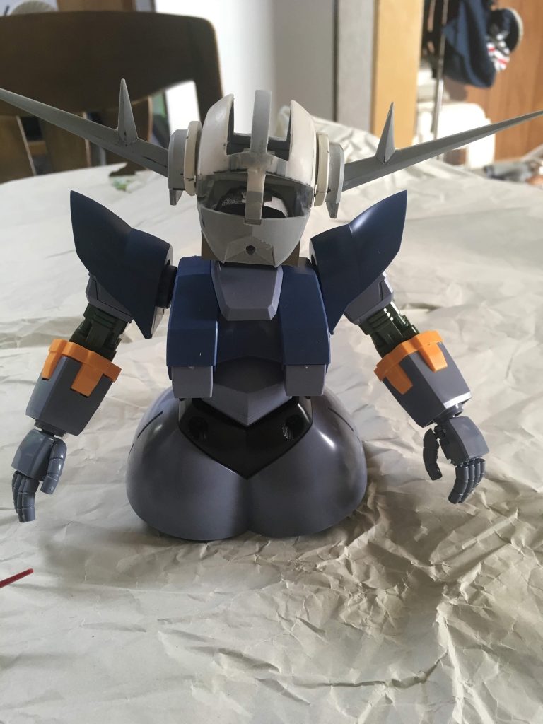 試しにHGに乗っけてみるも、バランス悪w 身体の加工が大変そう
小学生の頃、ガンプラ沢山買うも完成した覚えが二体くらいしかないので、思ったように出来上がるのか不安笑笑