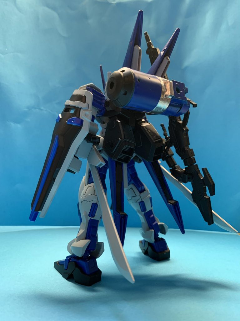 フロント、バック。フル装備させるとかなりずっしり。