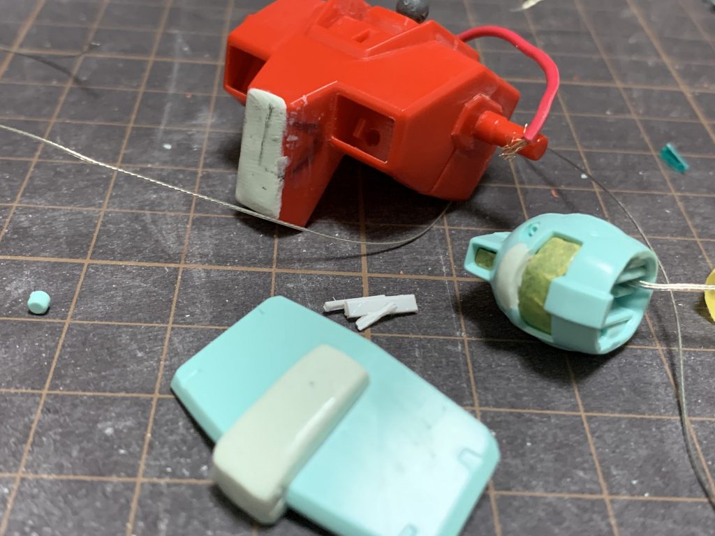 作業工程です。
まずはパテをもりもりしまして