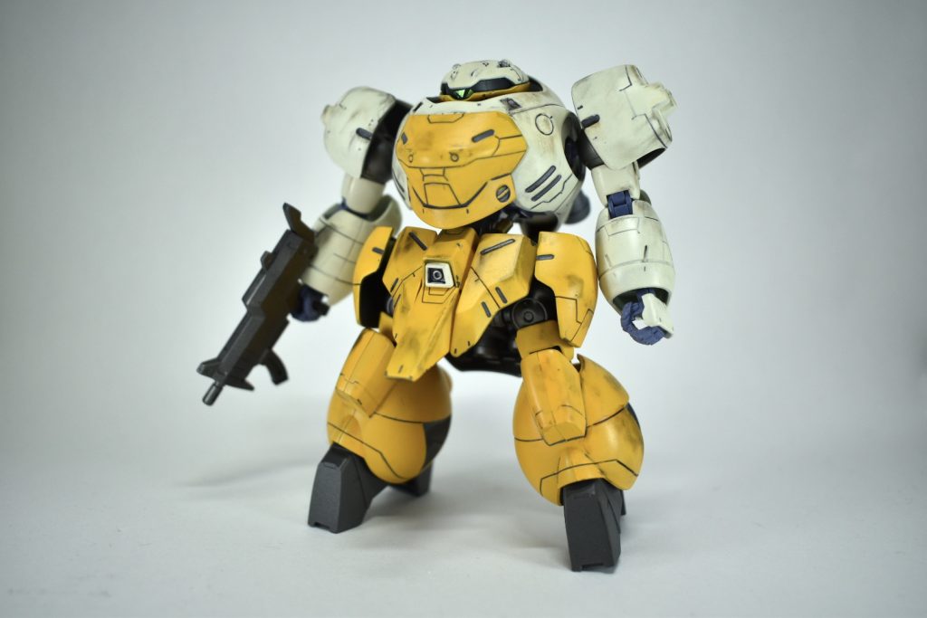 正面立ち汚しの他にも装甲裏を黒鉄色に塗装し直しました。