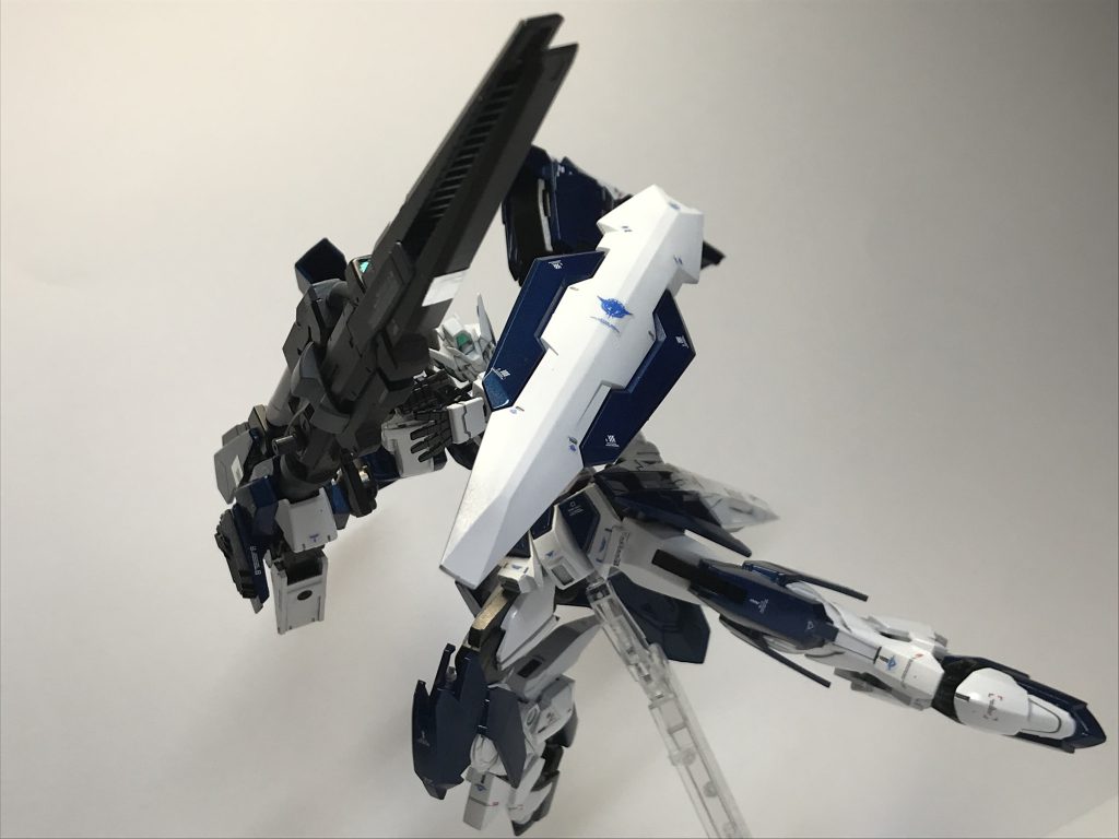 GNバスターライフルで!!
威力、射程 共に最高の性能で一気に敵を薙ぎ払ったりモードを切り替えてスナイパーにしたり、連射したりなど様々に切り替えができます。
しかし大型なので取り回しが悪い。