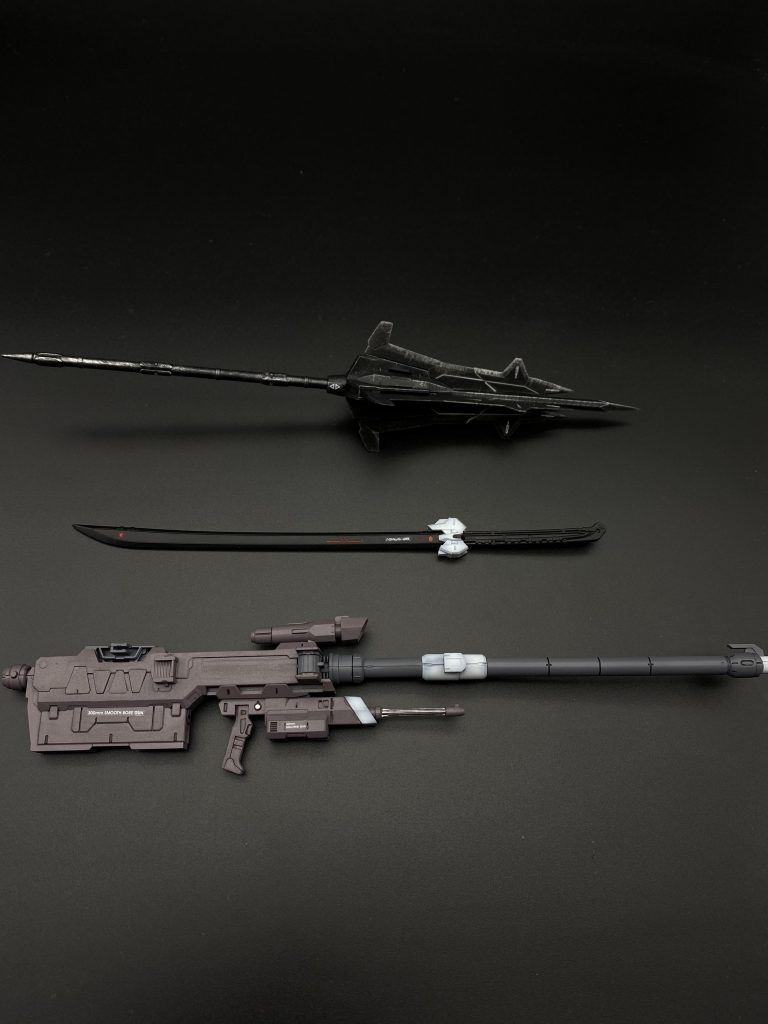 武器類は極々シンプルに、かつ本体に負けない情報量を与えています