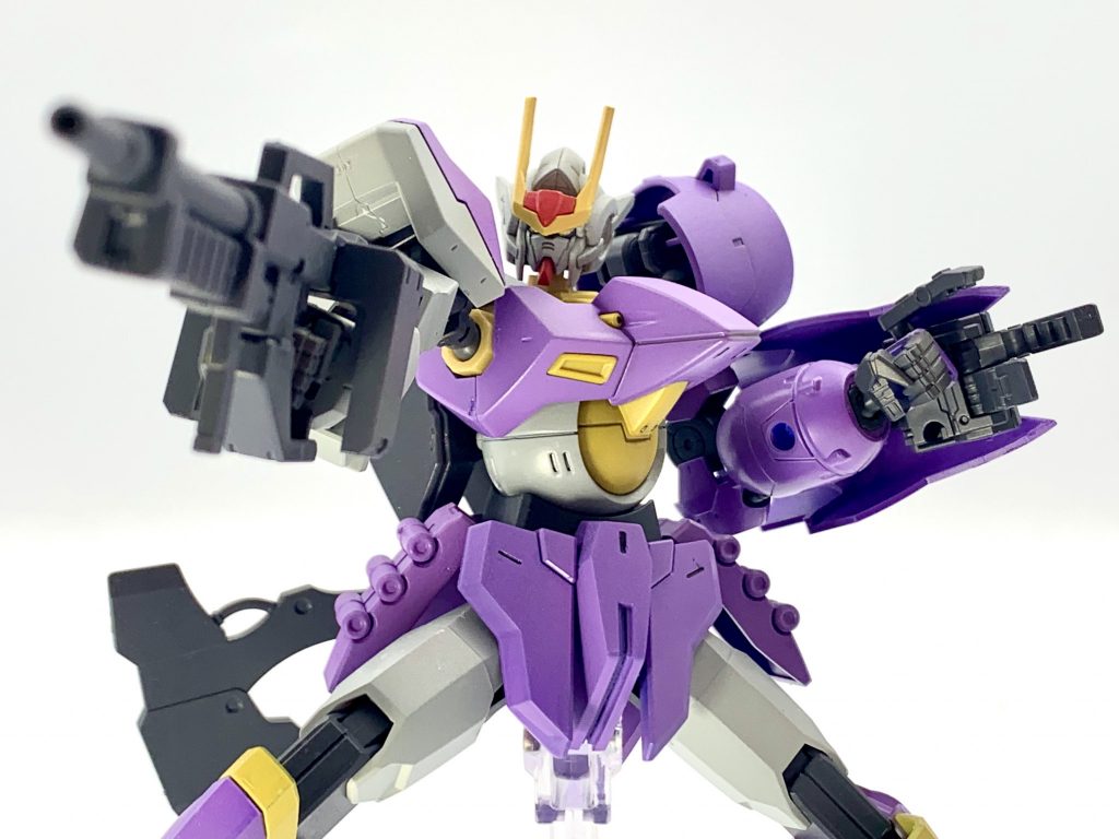 ポーズ2
アスタロトの腕パーツの肩が上へ上がってるので、ポージングもカッコよく決まります。