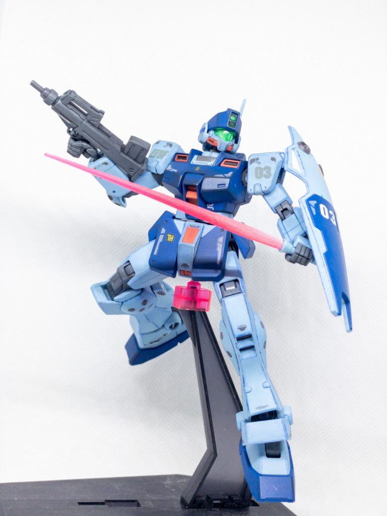 ビームサーベルの基部はホワイトでグラデーションっぽくしてみました。