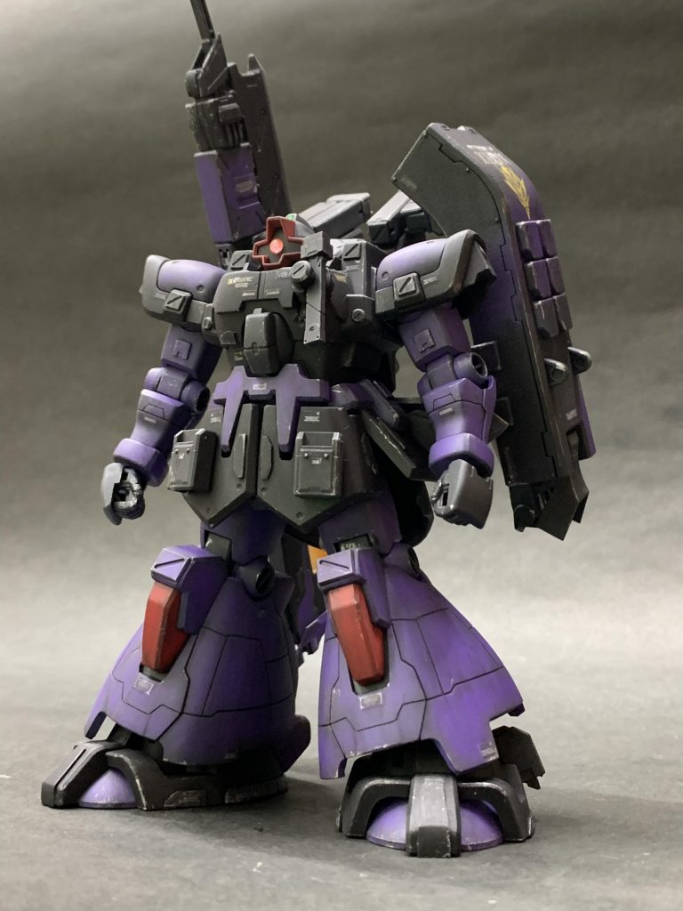 ジャンクパーツやコトブキヤの角モールドやプラ板を貼り付け、タガネでモールドを増やしてます。