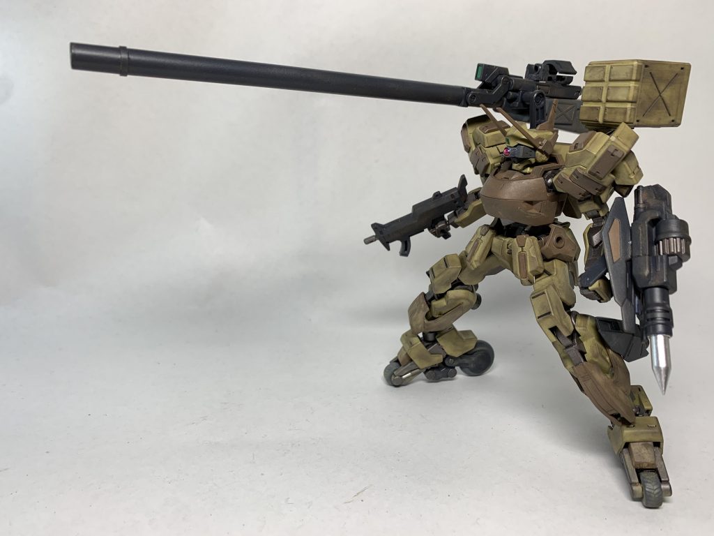 長距離用フォールディングキャノン
MSGのフォールディングキャノンを使ってますが、自分的に少々長さが足りなく感じたのでパイプを使って延長しました。
長距離射程用の榴弾砲というイメージ。