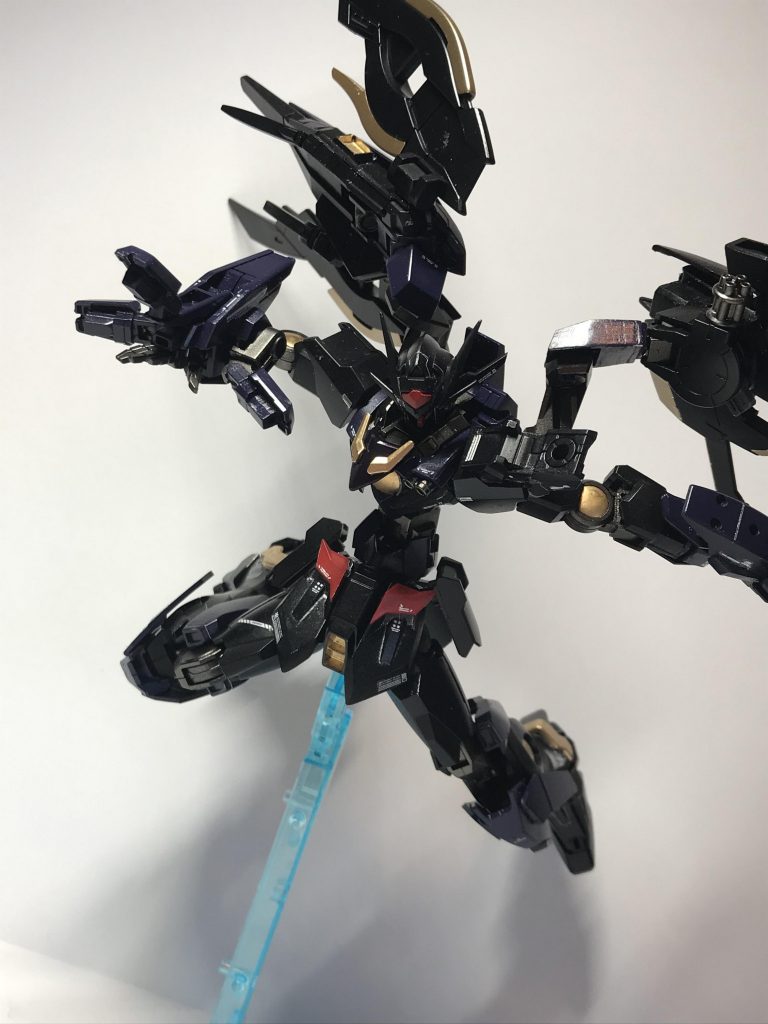 ゴッド!!バンカァァァァァ!!
本機1番の近接火力がある。
掴まれたら一瞬で粉々になる。
右手を隠しているのはこの兵装があるため