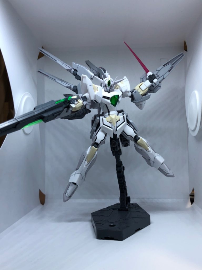 ビームサーベルもCB色のピンクになってます