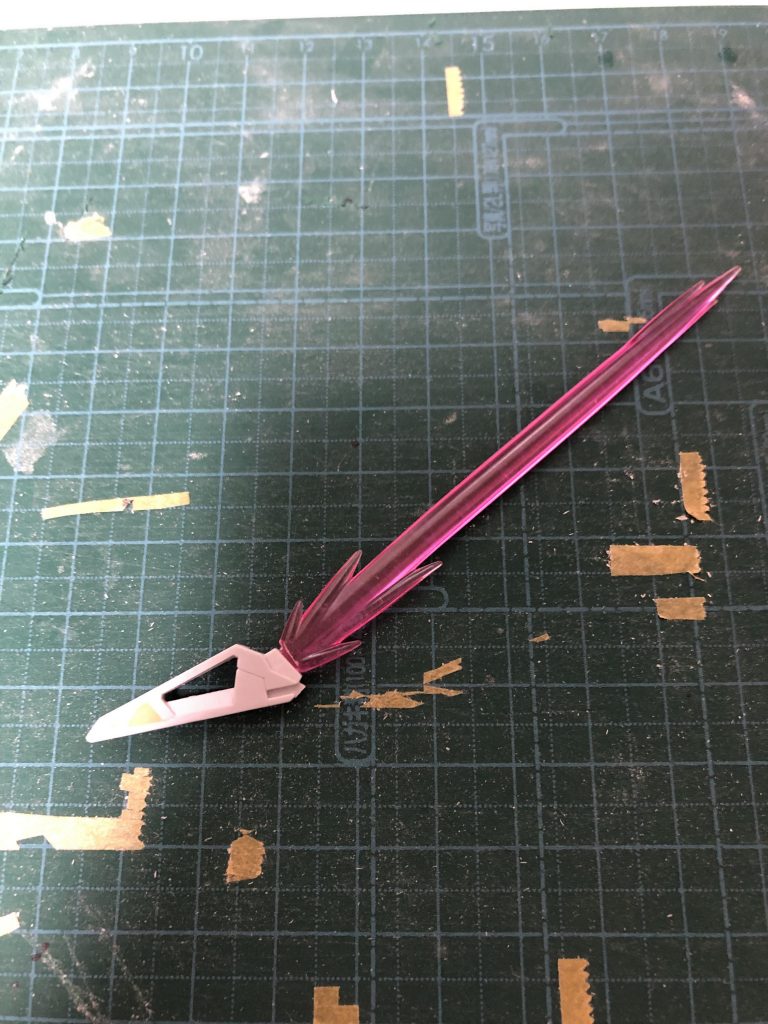 サーベル刃はコトブキヤのウェポンユニットのサーベルです。