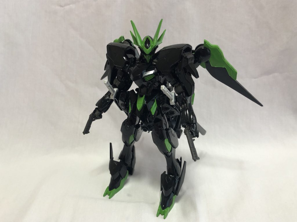 前面
メイスのような大型の武器は装備せず
取り回しの良い武器を装備している