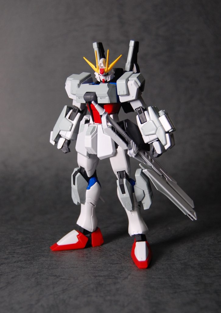 通常のビルドストライクの胸部・肩部・腕部・脚部に格闘戦に耐えるための装甲を追加した。