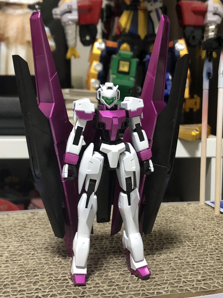 黒サフ→スーパーシルバー→クリアピンク
にてキャンディ塗装をしてみたのですが、めちゃくちゃ難しいんですね…
とにかくムラだらけです苦笑