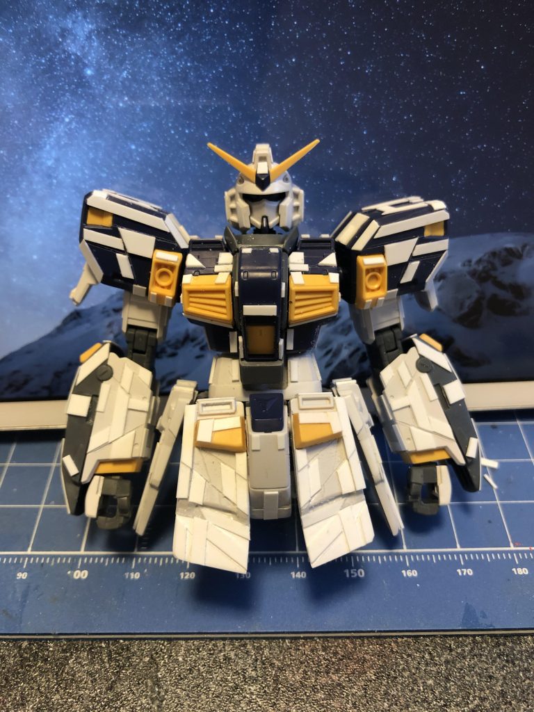 上半身から腰にかけてのモールド