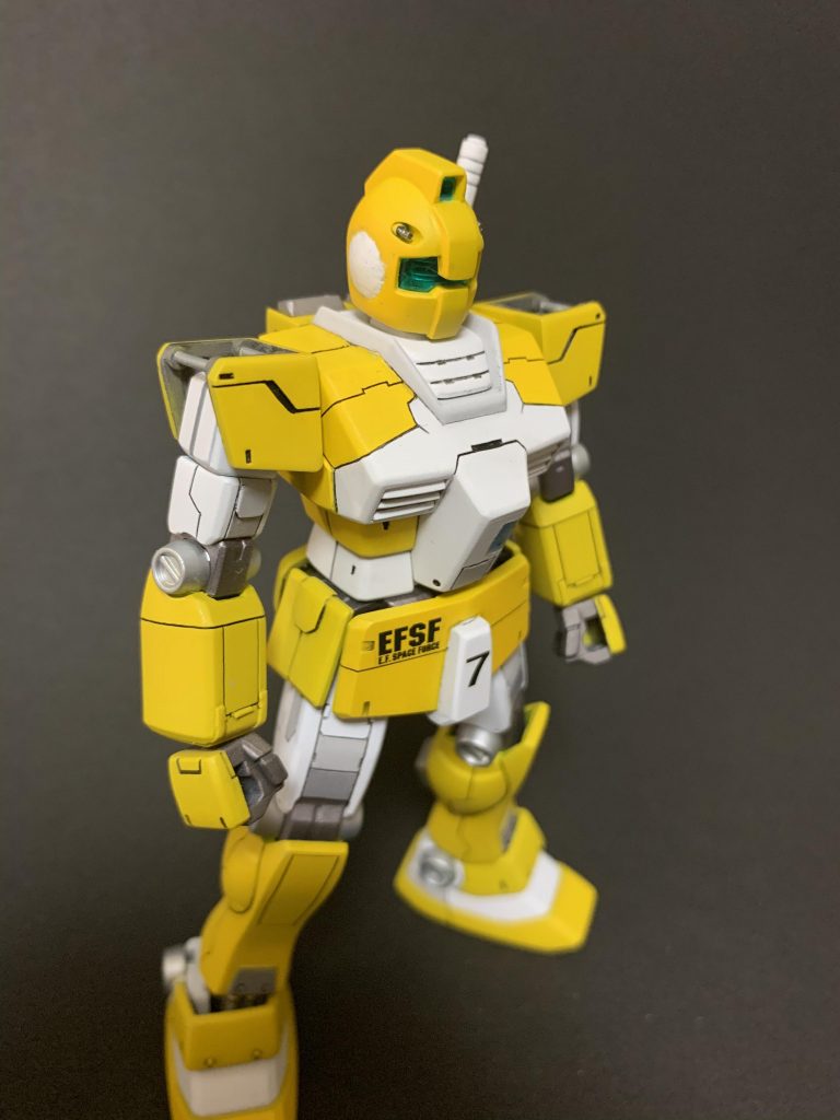 デカールはしつこくない程度に大きめのもの少しと、バーニアの部分に貼りました。