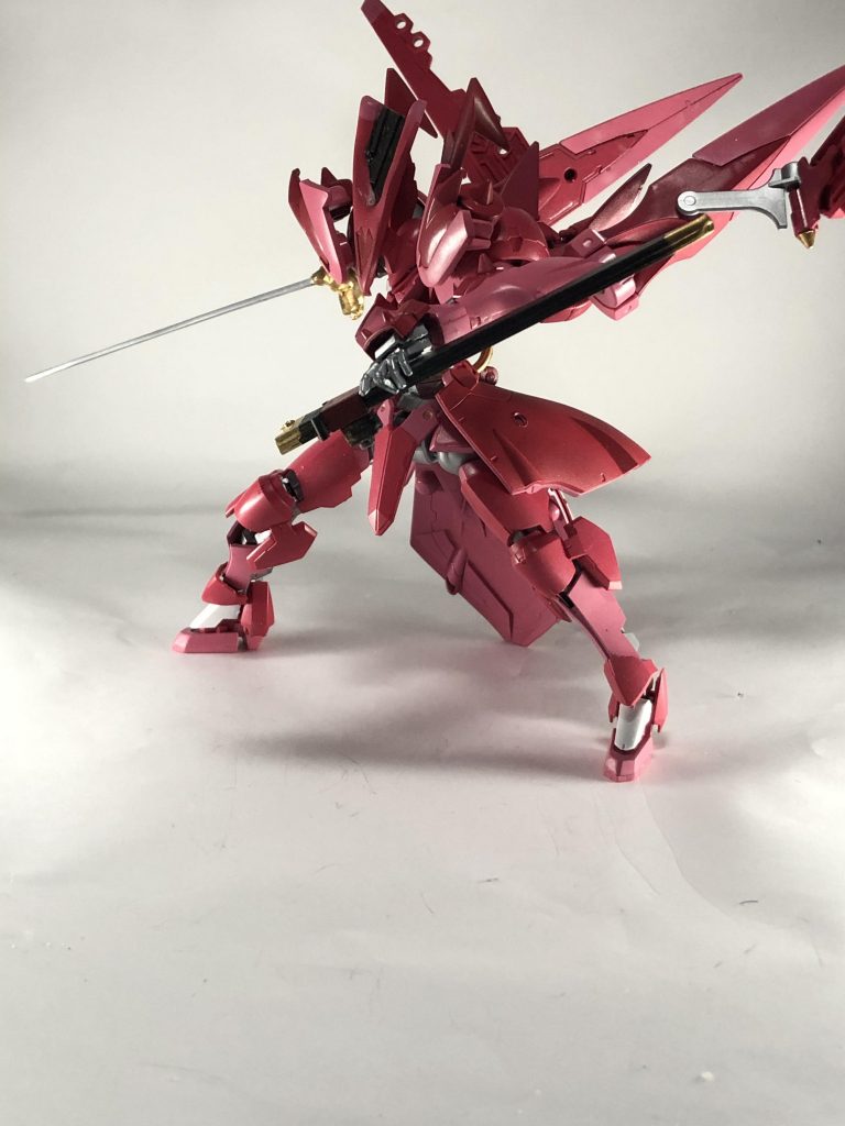 こうなんと言いますか細身だと斬撃ポーズ映えますよね。