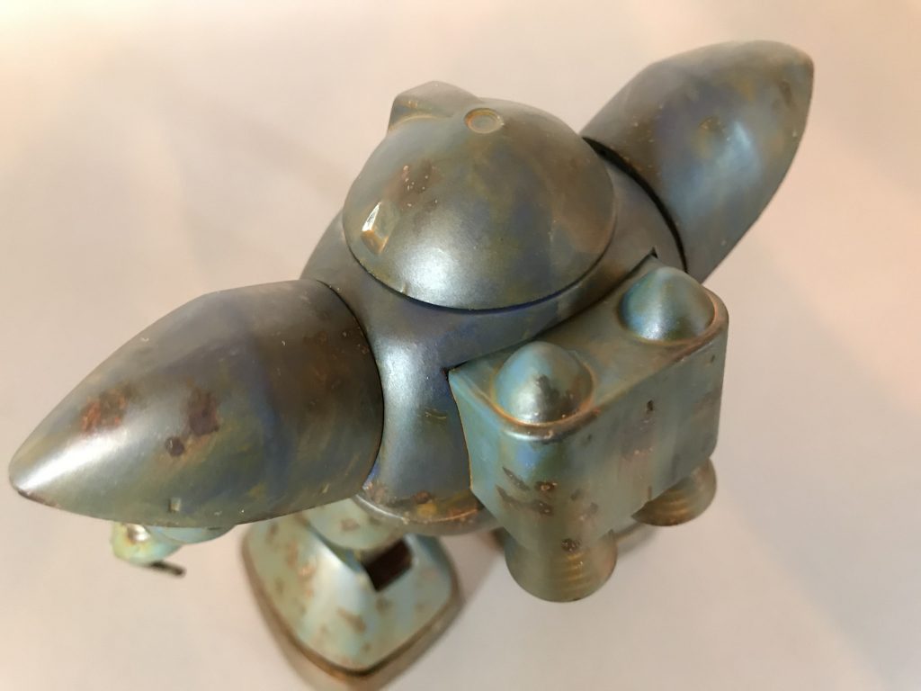 ミスターウェザリングカラーのラストオレンジをピンウォッシュして、サビ汁の溜まりや垂れを表現しました。