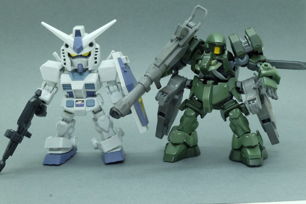 元キットのSDCSガンダムと。改修を重ねることでもう面影は感じれない気がします。