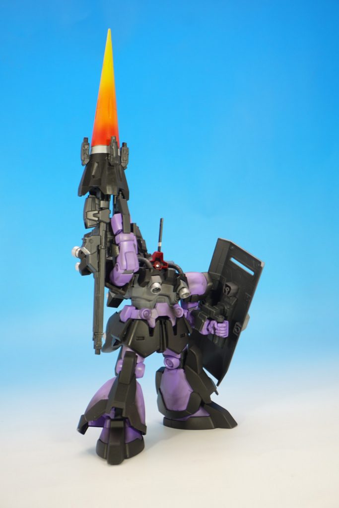 正直なところ。盛り過ぎて武器と盾の取り回しが悪く、ヒートランスも保持するのが難しいです。
しかし自分の作りたいロマンを詰め込んだ機体が完成して大変満足でした。