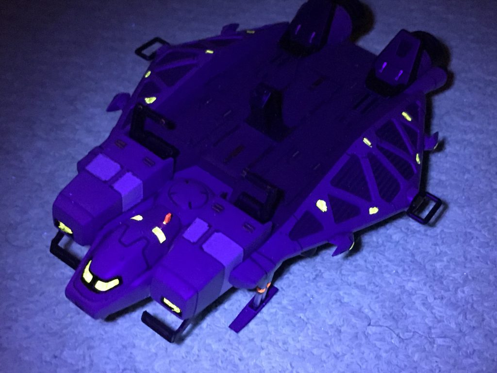 その後、マイブーム中の「マジックルミノペイント」を使って光るようにしました(^^)