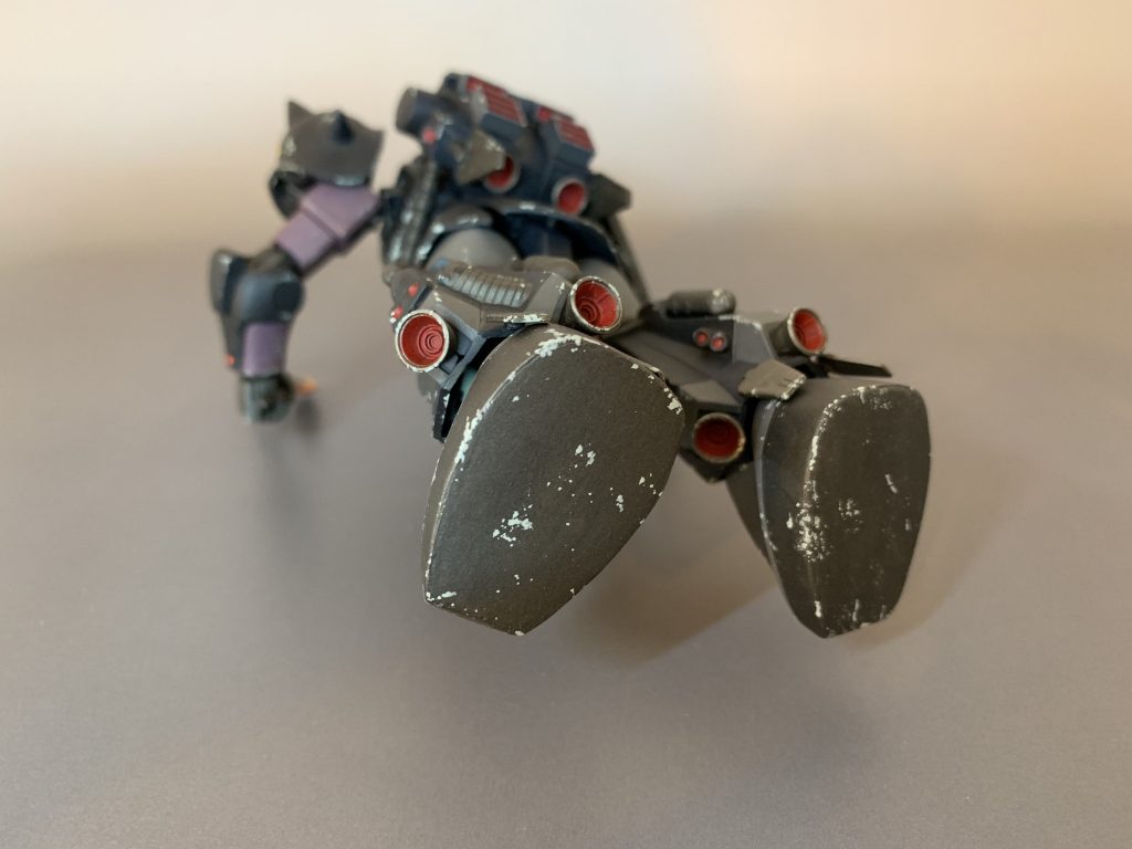 MSVのボックスアートを参考にしたため、足の裏は真っ平ら仕上げ。