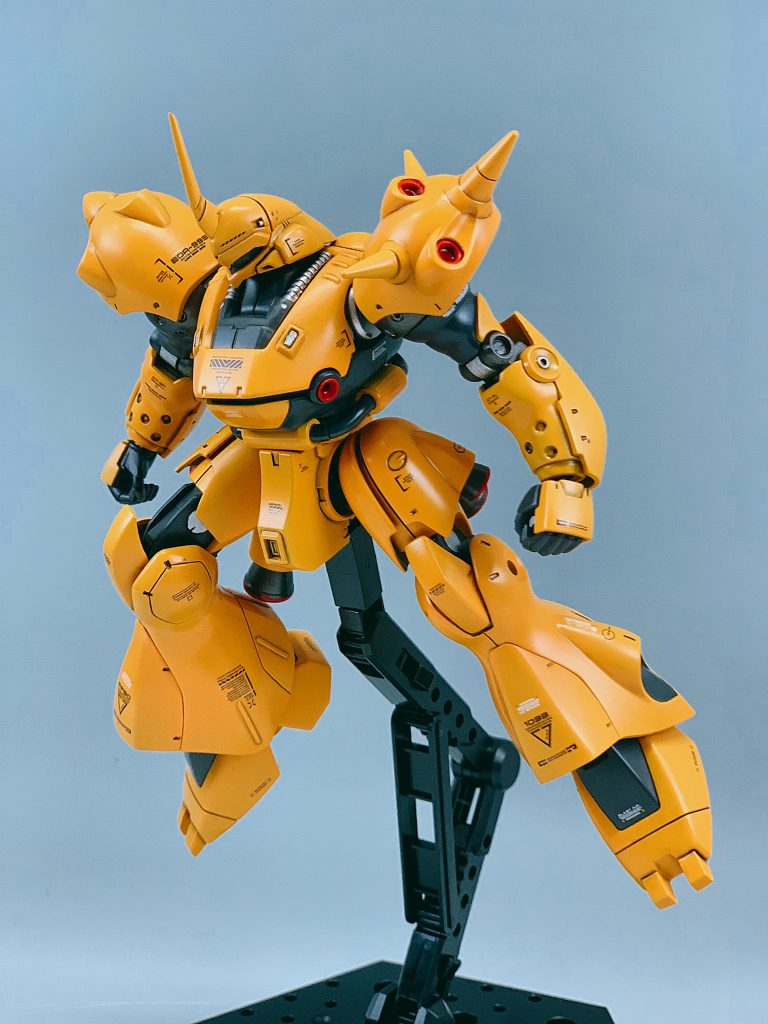 肘関節などのシルバーがよいアクセントになるなーと学び。