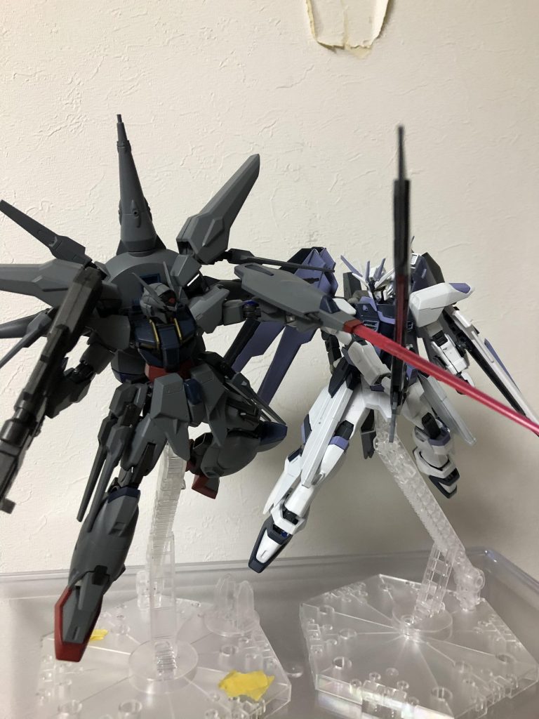 過去作品のフリーダムと対決風に
ポージングが上手く決まらない…(--;)
見て頂きありがとうございました!