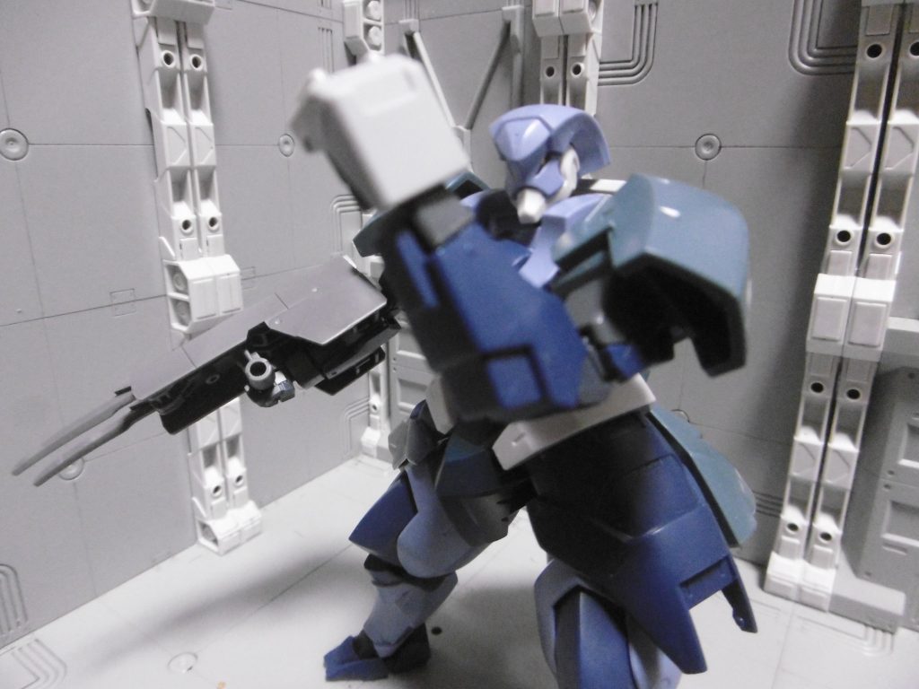 クロウシールドよりも小回りを利かせる際には、ナックルガードを使用。