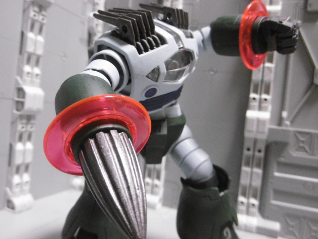 あまりの速さに真空も発生。勢いに任せて対象を切り裂く！！

この限界突破リミッターは、再度制限をかけるかエネルギーが尽きるまで有効。ガンバトだと無制限で強すぎますので。再使用には長めのクールタイムが必要。調子に乗ってエネルギーを枯渇させると、徒歩で帰る事になる恐れ大。