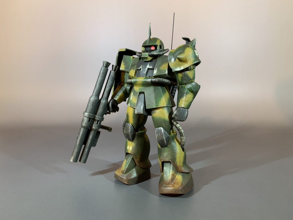 「HOW TO BUILD GUNDAM 2」に掲載されている４色迷彩の特殊部隊ザクをMSVザクで製作しました。バズーカはダブル仕様です。