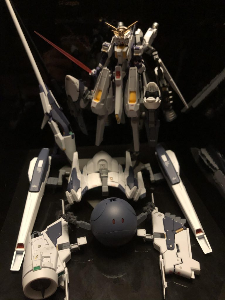 …という設定でウーンドウォートを小型のインレっぽくアレンジしました。3mm軸やTR6拡張パーツに合う様に各種追加武装は全て着け外せる様に作っています。

スペースの都合で兵装全ては並べる事ができず…
ガドリング×2、CSB、ロングブレードライフルとダイハロスユニットに接続した武装保持アームは省略。