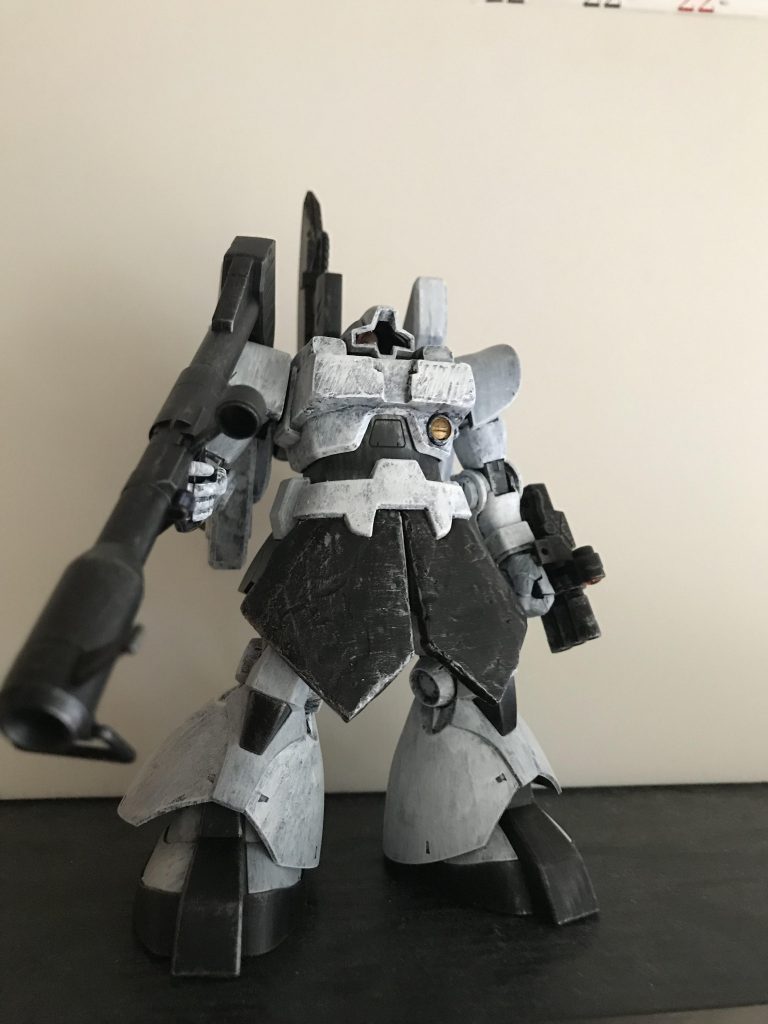 フロントスカートにパテ盛り後黒サフドライブラシするも失敗
この後パテ盛り、塗り直しを経て完成しました