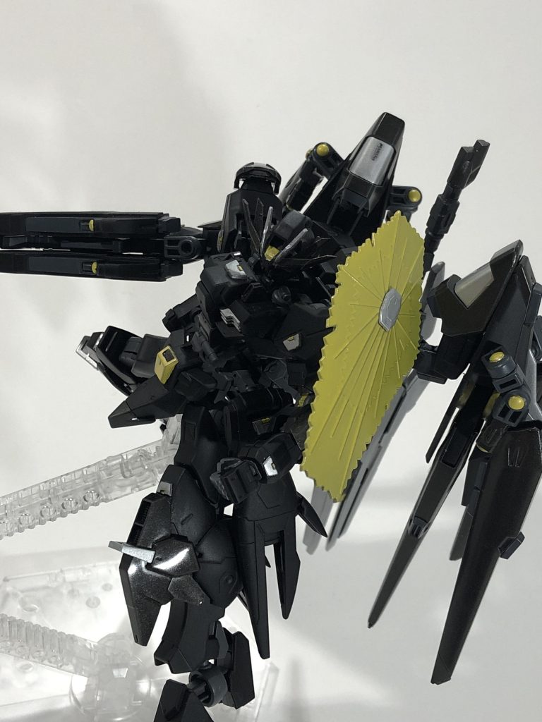 ビームシールド・「フェロニ」。アメイジングストライクフリーダムのシールド発生部を肩に移植しました。
「フェロニ」はフランス語で「強磁性」のアナグラムです。