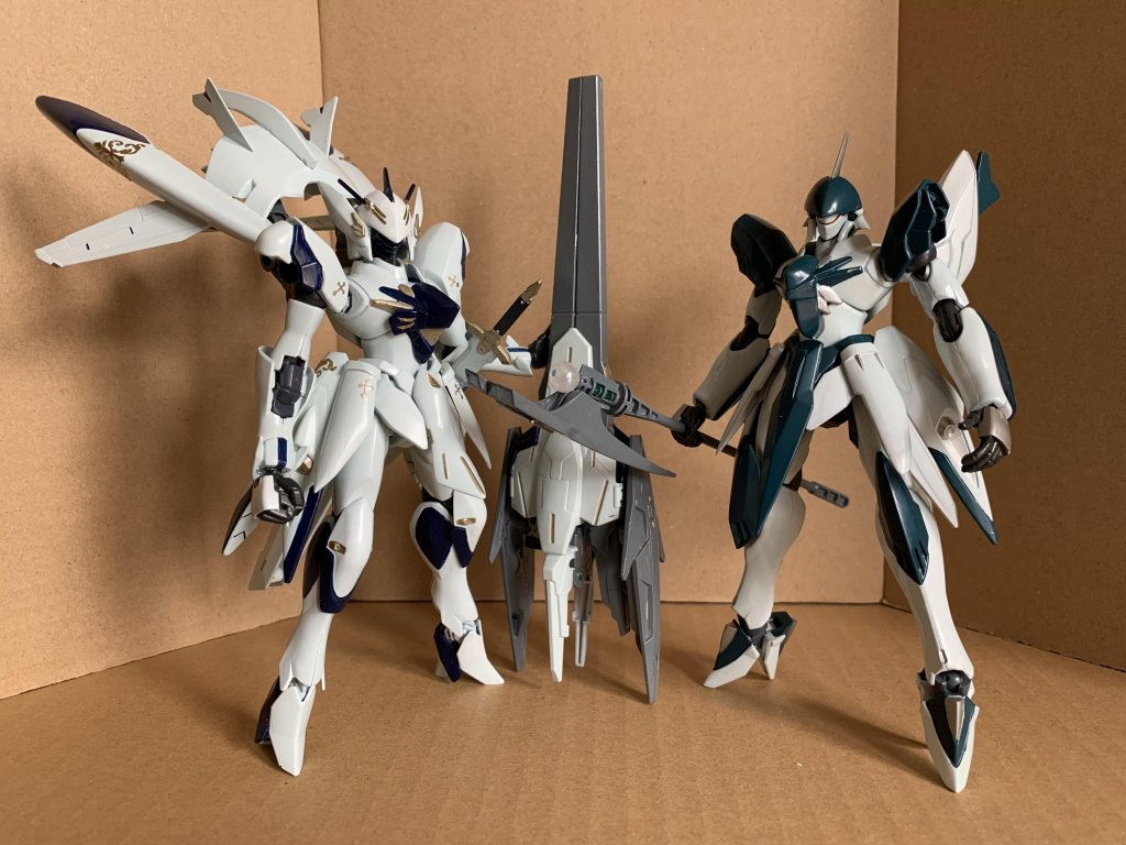 魔操兵ベアトリスとのツーショットです。ワンオフ改修機とベース機体が揃いました。