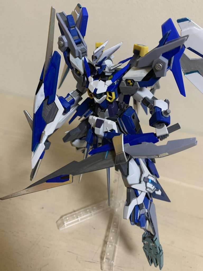 武装はシンプルな物にしました。
対艦用大型剣
改良前のものから少しいじって持ってきました。
高速で移動することもあるのでランスとしても使えるかと。